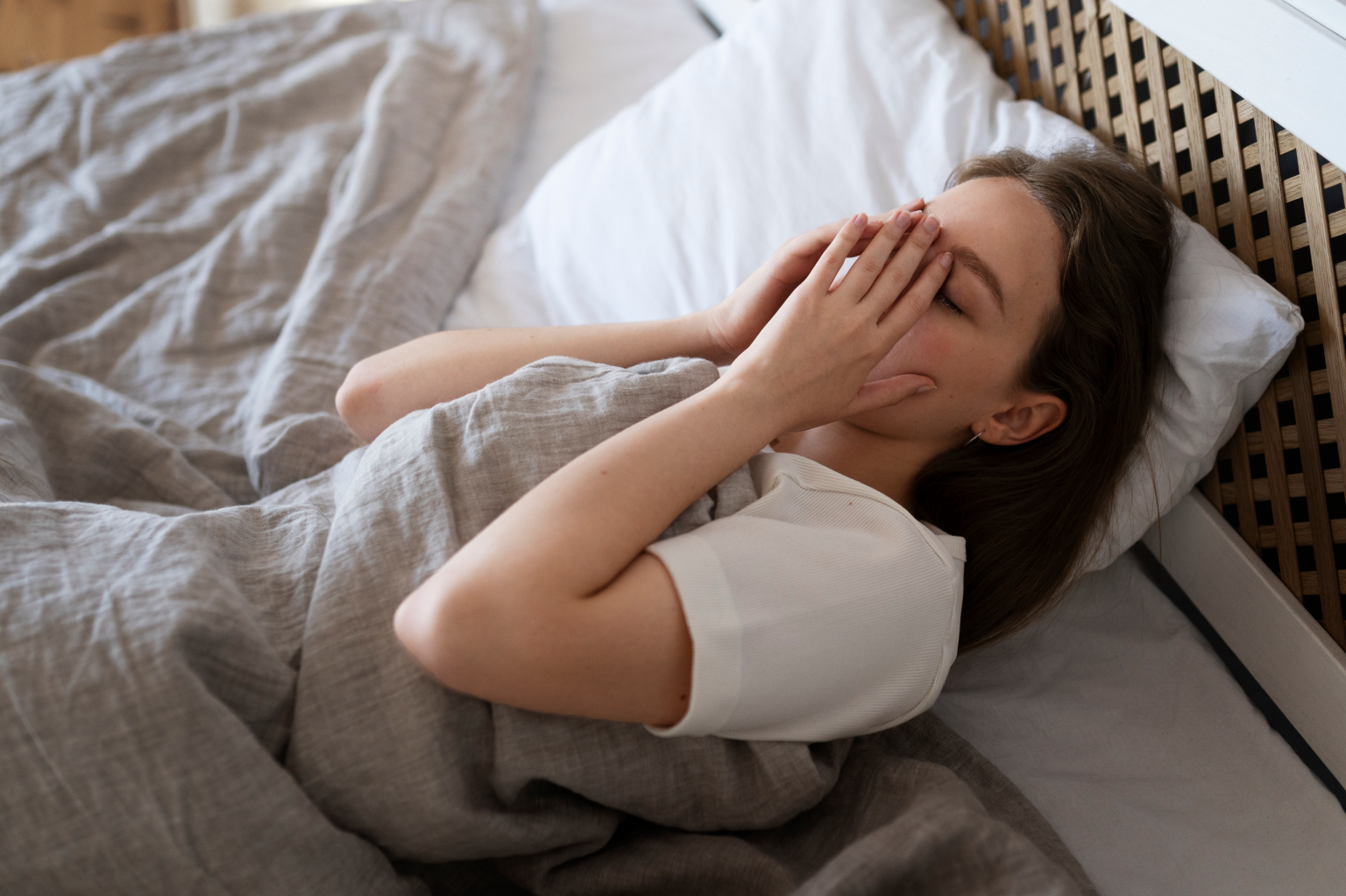 розлади сну, безсоння, як заснути, лікування безсоння Львів, психіатр Львів, апное сну, порушення сну, синдром неспокійних ніг, нарколепсія, циркадний ритм